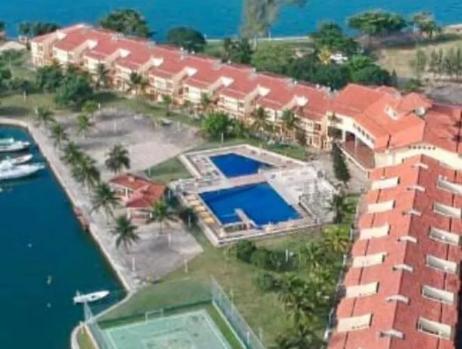 Ilha Marinas Do Canal
